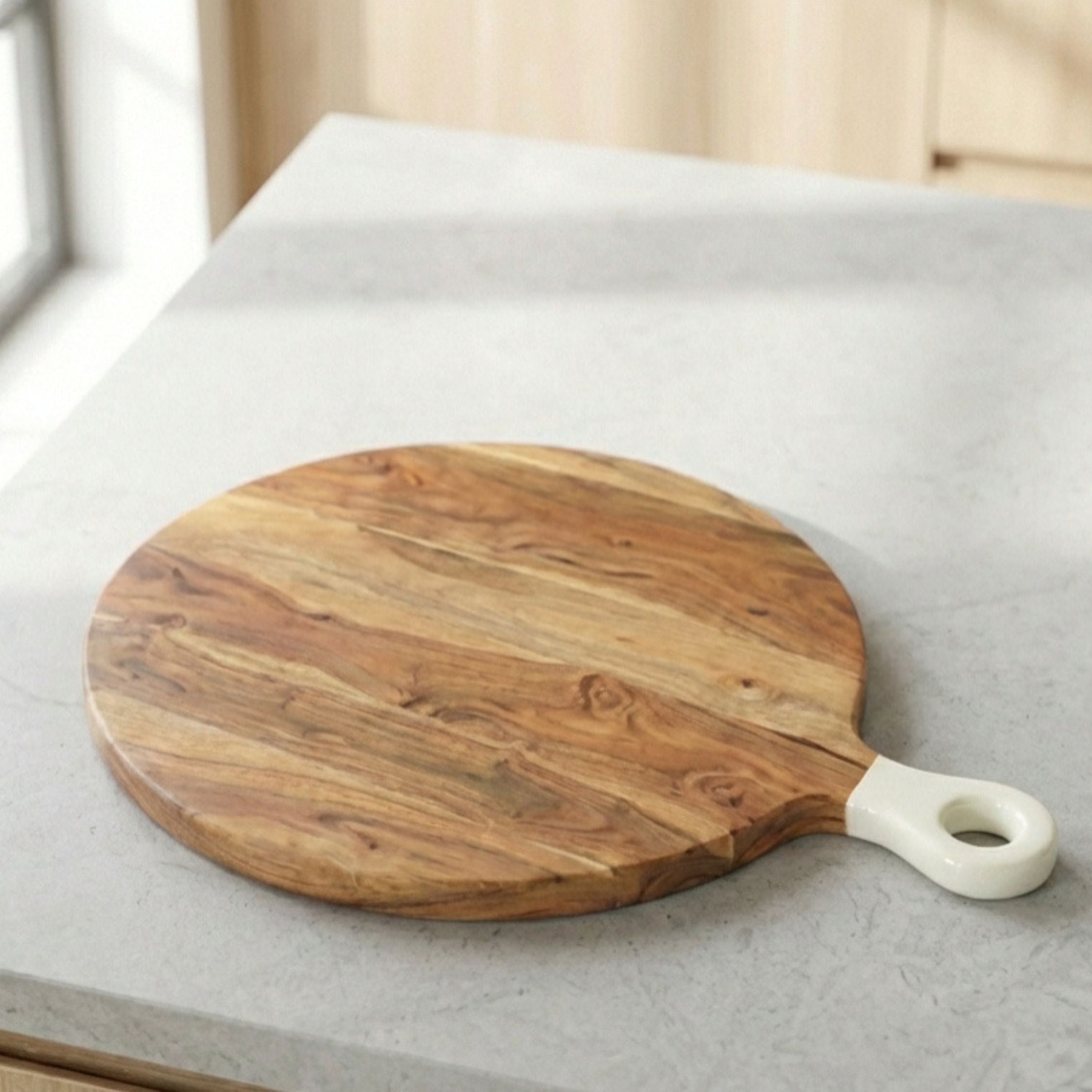 Round Large Board with White Enamel Handle