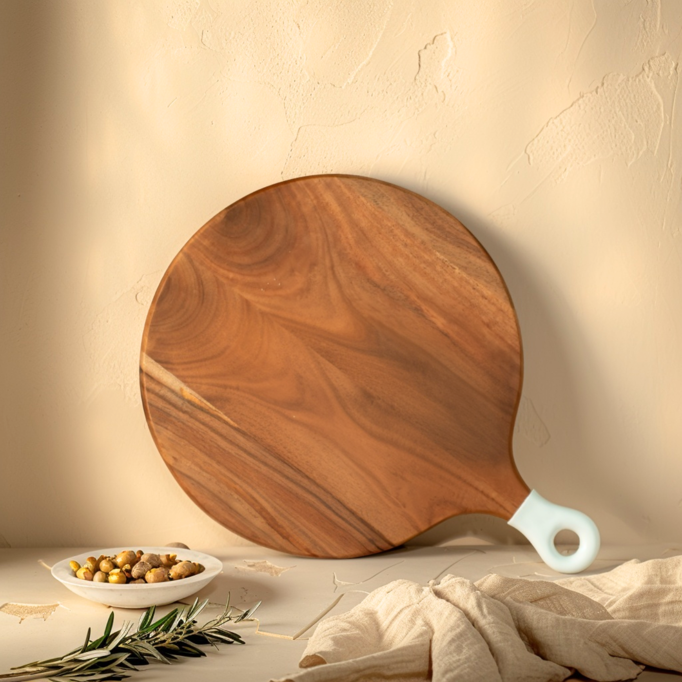 Round Medium Board with White Enamel Handle