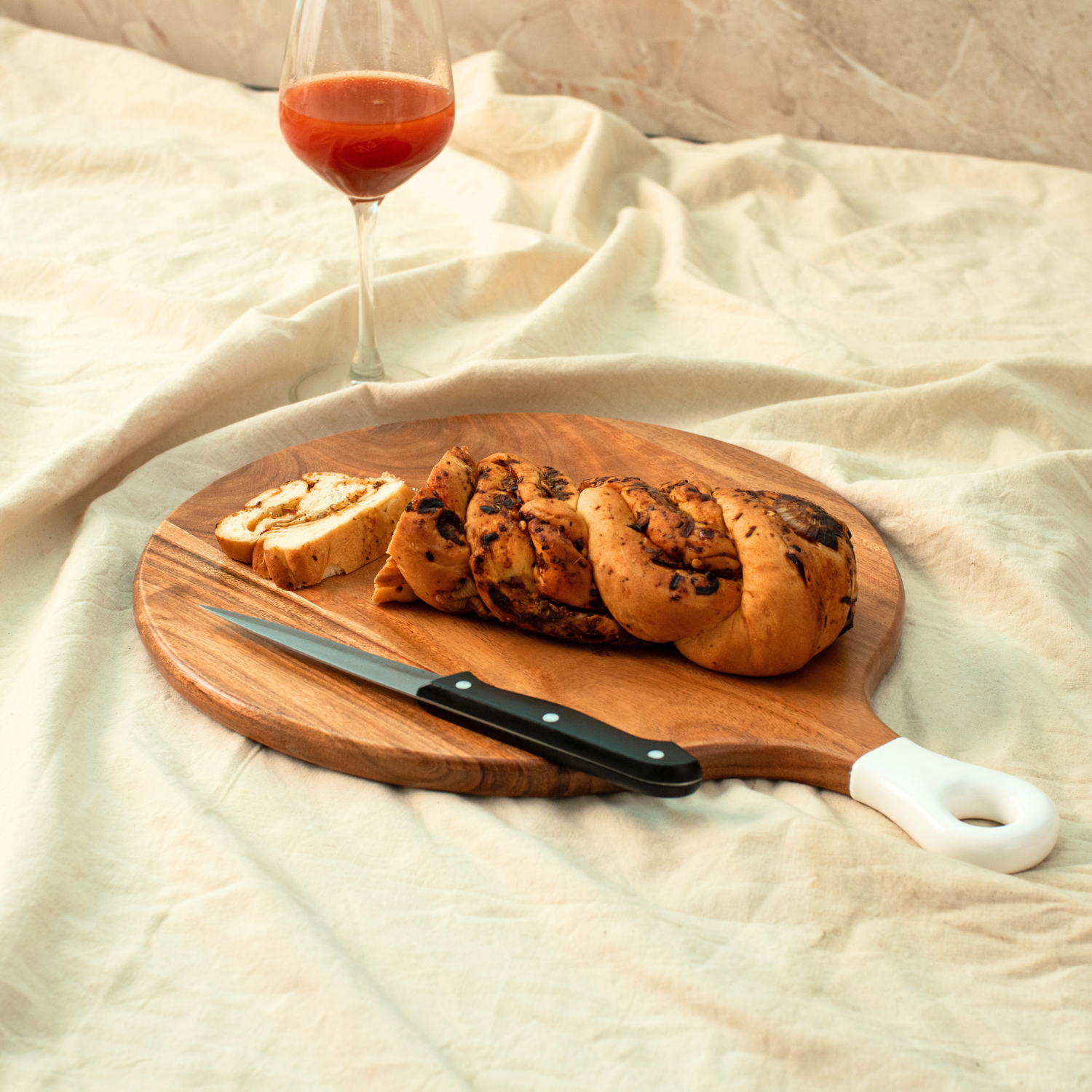 Round Medium Board with White Enamel Handle