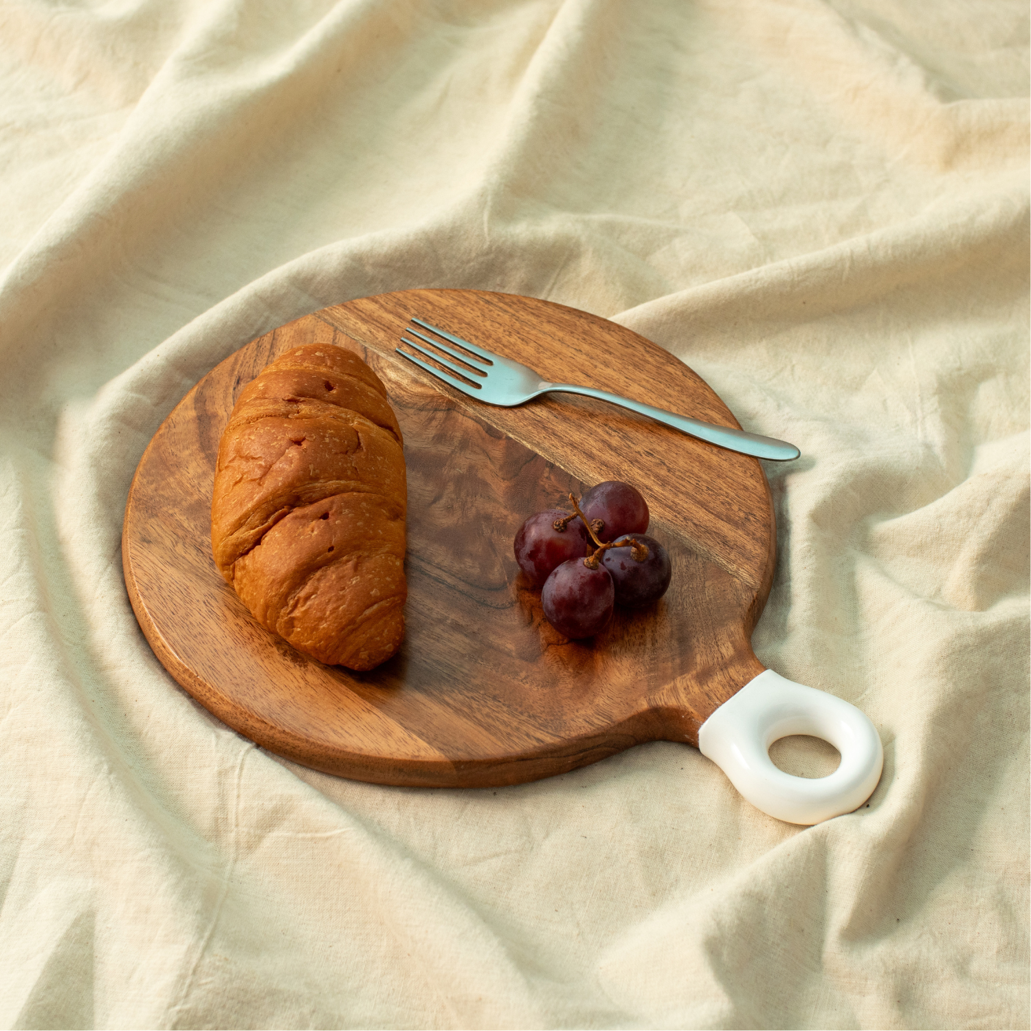 Round Small Board with White Enamel Handle