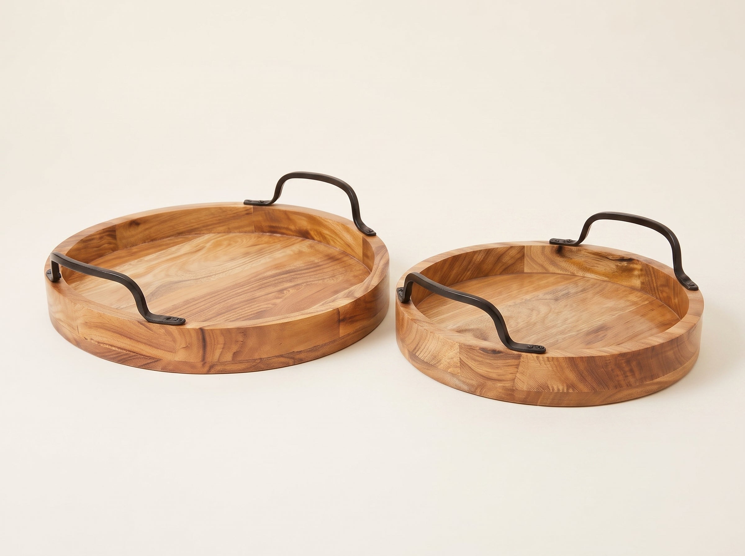 Round Trays with Handles, Set of 2