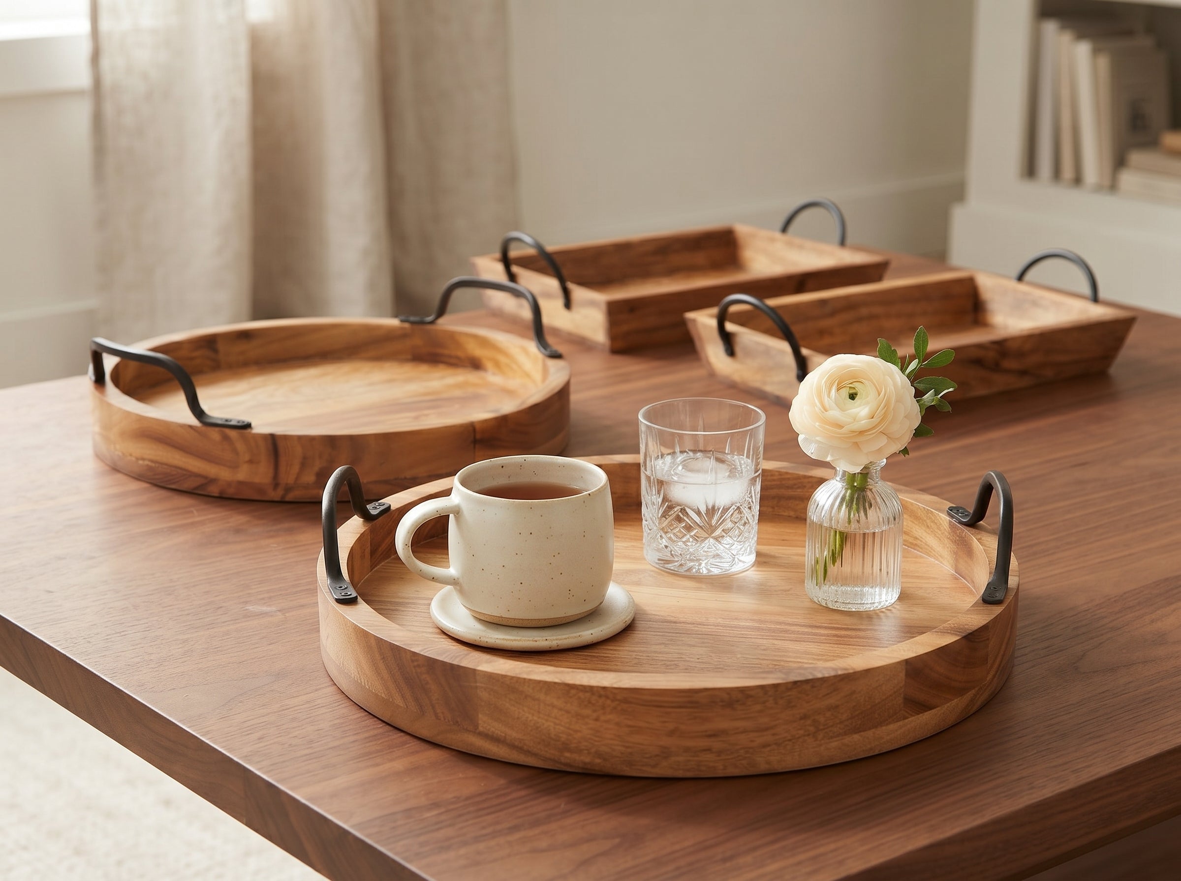 Round Trays with Handles, Set of 2