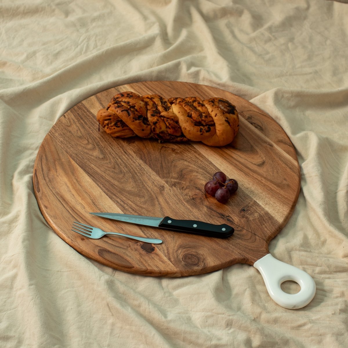 Round Large Board with White Enamel Handle